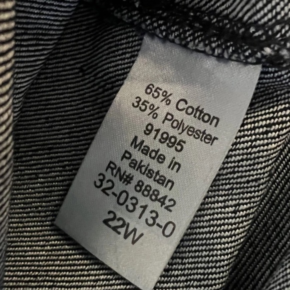 Roman's Blue Jean Pocket Jacket Dark
Wash Sz 22W - Picture 3 of 4